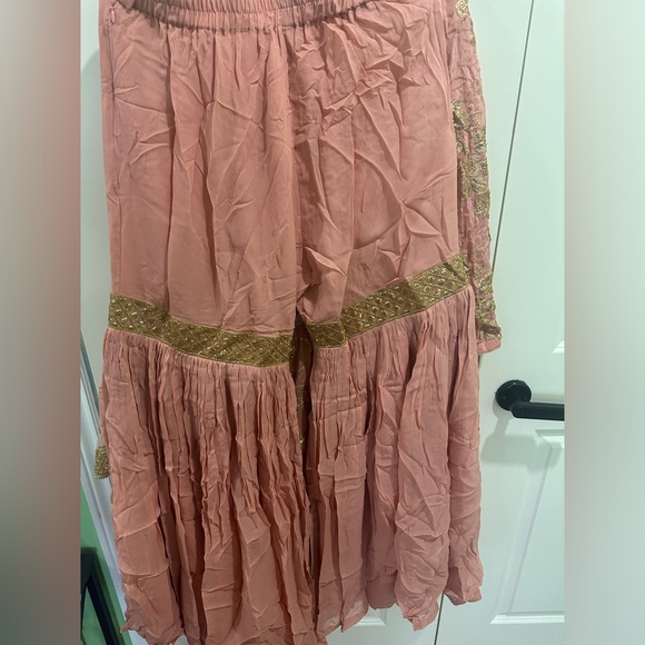 Pink gharara suit - Picture 3 of 4